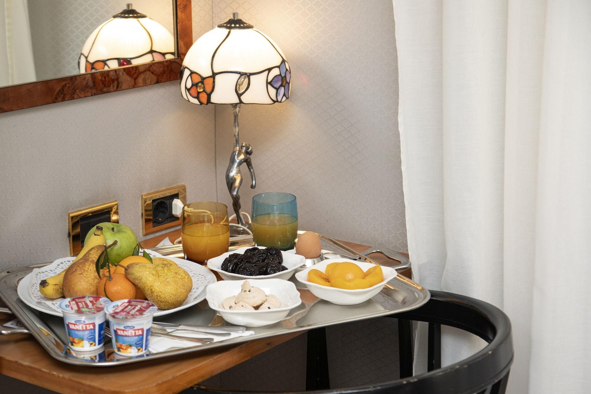 Western Artdeco Hotel 4*